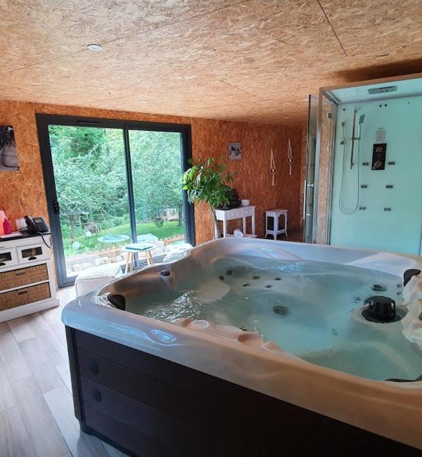 La Fresnaie : Chambres ,Table D'Hotes & Spa Tille Bagian luar foto